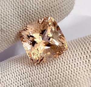 พลอยไพลินสีน้ำเงินธรรมชาติทรงคุชชั่น รูปทรงอิสระ Zubeda Gems รับรองโดย GFCO ขายส่งสำหรับทำเครื่องประดับ รัฐราชสถาน เส้นผ่านศูนย์กลางรูเจาะ - Product Image 4