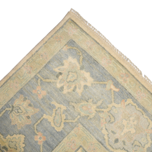 Tapis Oushak en laine noué à la main, motif floral médaillon doux ivoire et bleu pastel, à poils ras, effet vintage, pour salon - Product Image 4