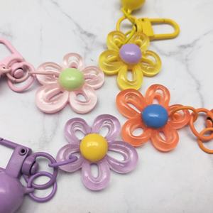Llavero Charmmy con Flor en Colores Pastel, Adorable y Dulce, con Sonajero Pequeño, 6.2cm, Resina de PVC, Adorno Moderno, Regalo para Niñas y Mujeres - Product Image 4
