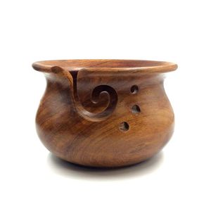 Bol à fil en bois rond au design simple, support pour tricot et crochet avec découpe - Product Image 1