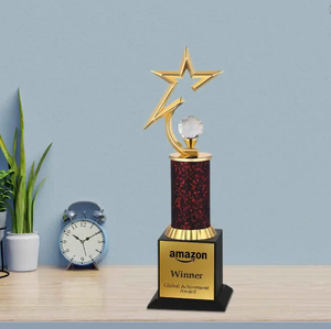Trofeo Estrella adecuado para todas las presentaciones de premios. Elegante trofeo para ganadores deportivos, reconocimiento a empleados y premios por logros. - Product Image 1