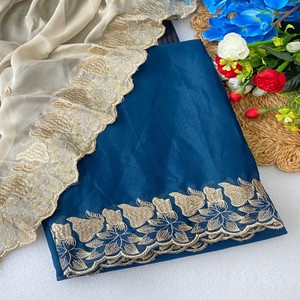 Sari VASTRA COTTAGE Premium Star Georgette avec broderie Zari dorée épaisse et bordure festonnée - Product Image 1