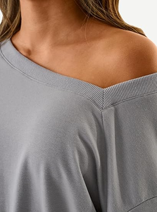 Nouveau design – Sweat-shirt à capuche court surdimensionné personnalisé avec logo pour femme - Product Image 2