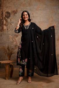 Conjunto de Traje Bordado de Diseño en Algodón Negro Premium de 60x60 con Pantalones y Dupatta a Juego para Mujer, Ropa Festiva - Product Image 4