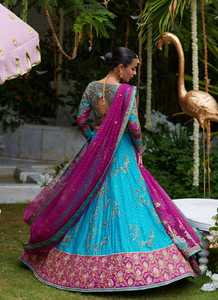 Lehenga Choli Clásico Hecho a Mano con Cintura Imperio, Largo hasta el Suelo, 100% Satén de Seda, con Espalda de Ilusión de Perlas de Cristal y Detalle de Botones - Product Image 5