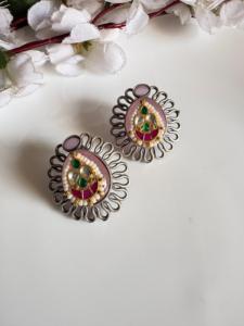 Pendientes de Piedra Kundan para Mujer – Diseño Étnico Fusionado - Product Image 3