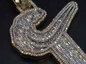 Colgante Letra Y Chapado en Oro con Incrustaciones de Diamantes Baguette, Collar con Inicial, Amuleto Hecho a Mano, Regalo de Joyería para Hombres, Mujeres, Unisex - Product Image 3