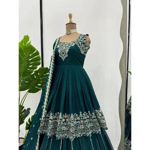 Party Wear XL Top et ensemble Lehenga avec fil et travail de séquence - Product Image 4