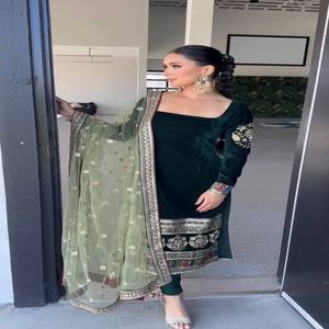 Ensemble Kurta Patiyala en velours pur VASTRA COTTAGE avec manches brodées, pantalon en coton cousu et dupatta en tulle papillon - Product Image 5