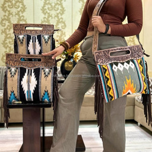 Sacs à main occidentaux à franges usinés à la main Sacs à bandoulière de couleur jacquard Tissu bohème aztèque Nouveau design Sacs de style vintage pour femmes - Product Image 5