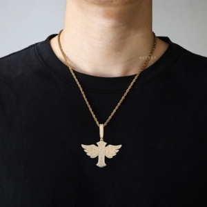 Colgante de Cruz Alada con Moissanita Baguette de Plata de Ley 925 - Joyería Artesanal de Fe, Colgante de Moissanita Baguette Estilo Hip Hop - Product Image 2