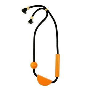 Collier minimaliste en résine cristalline et bois pour un style épuré - Product Image 2