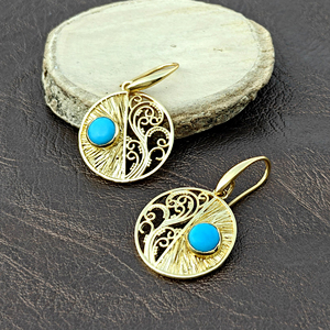 Pendientes bohemios minimalistas con una sola piedra de turquesa azul, diseño de filigrana, latón chapado en oro de 18k, joyería al por mayor. - Product Image 5