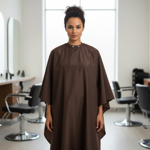 HYSAF APPARELS CO Cape de Coiffure Imperméable en Polyester Écologique Confortable Marron pour Salon de Barbier 160*140cm avec Bouton Pression au Cou - Product Image 1