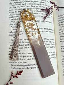 Pétalos de Flores Secas Hechos a Mano con Hojas de Oro, Arte Decorativo Redondo de Madera para Cocina, Marcapáginas Duradero para Diwali - Product Image 4