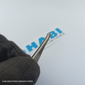 Pince à épiler HABI INDUSTRIES en acier inoxydable de très haute qualité, faite à la main, à pointe inclinée ultra fine, antistatique - Product Image 2