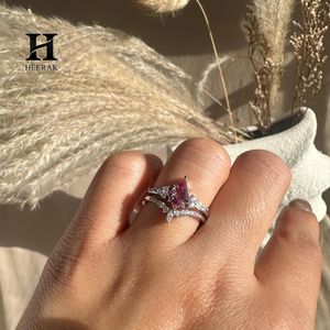 Anillo de Compromiso y Boda Personalizado con Diamante Morado Corte Pera Cultivado en Laboratorio, Oro Blanco de 14K con Acento Marquesa para Mujer - Product Image 6