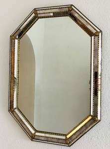 Un hermoso espejo veneciano/espejo de pared con adornos de latón y un espejo de cristal con mosaico de tres capas. Tamaño especial. - Product Image 2