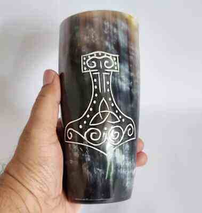 Vasos de Vodka y Tequila Ecológicos Naturales de Primera Calidad, Vasos Mini de Cuerno de Búfalo, Estilo Moderno con Base de Madera - Product Image 2