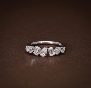 Anillo de Diamantes Plateado en Plata Vintage con Certificación IGI para Regalos de Compromiso, Boda y Aniversario - Product Image 1