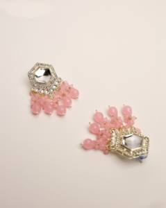 Boucles d'oreilles pendantes en gros, nouveau design, imitation perle, gouttes géométriques perlées, alliage de zinc plaqué or, hexagone, tendance - Product Image 3