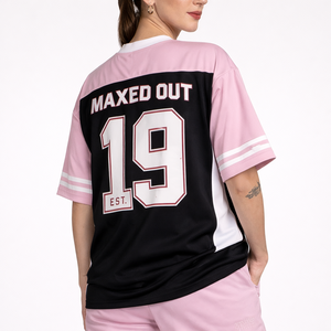 Venta al por mayor OEM: Camiseta de fútbol americano para mujer, rosa y negra, de malla, cuello en V, estilo oversize, con logo personalizado, marca privada OEM, al por mayor, EE. UU. - Product Image 2