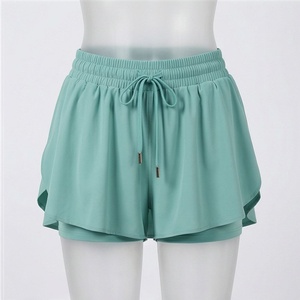 Shorts plissés pour femmes à taille élastique et cordon de serrage, couleur unie, style décontracté d'été, en Spandex et Polyester, confortables à porter - Product Image 1