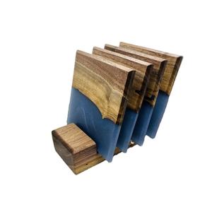 Ensemble de 4 sous-verres de luxe accessibles avec support Bois Acacia Coussin créatif Moderne Bois massif Acacia Résine époxy Dessous de verre - Product Image 1