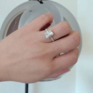 AFAR JEWELS Anello di Fidanzamento Trendy con Diamante Coltivato in Laboratorio Taglio Radiant e Moissanite, Placcato in Argento 925 per Donne - Product Image 2