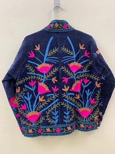 Chaqueta de terciopelo bordada a mano Suzani para mujer, abrigo de invierno bohemio de lujo, ropa exterior corta con estampado floral étnico tradicional - Product Image 2