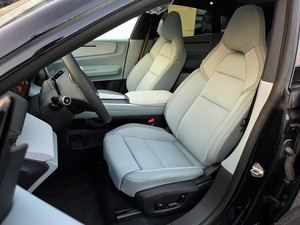 Polestar 4 Sedán con Paquete de Rendimiento de Motor Dual, Batería de Litio, Tracción en las Cuatro Ruedas, Asientos de Cuero y Techo Panorámico - Product Image 5