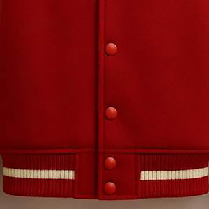 Veste universitaire rouge pour homme avec manches blanches, logo sur le devant, col montant, fermeture boutonnée, style urbain écologique pour l'hiver - Product Image 6