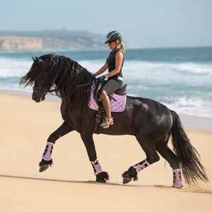 Ensemble de tapis de selle pour chevaux de dressage et de saut, qualité supérieure personnalisable, rose brillant, doublure en tissu confortable et durable, pour l'équitation - Product Image 3