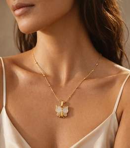 Pendentif papillon en argent sterling 925 plaqué or 14 carats avec moissanite, cadeau de mariage pour elle - Product Image 4