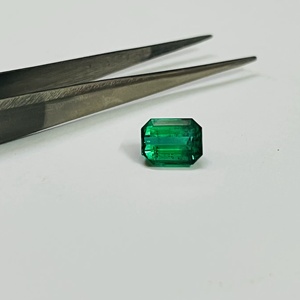 Émeraude naturelle de 3,5 carats, taille émeraude, provenant de Zambie, couleur vert vif, grande clarté, certifiée IGI, qualité supérieure, Sadiya International - Product Image 1