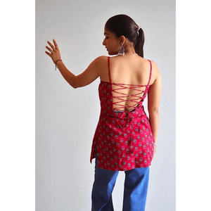 Túnica corta con tirantes finos y estampado rojo para mujer - Product Image 2