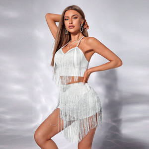 Conjunto de 2 piezas sexy de verano para mujer, liso, teñido, para discoteca, con cuello halter, espalda descubierta y shorts largos con borlas. - Product Image 4