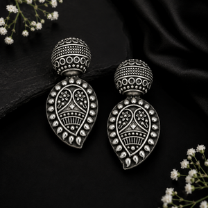 Fournisseur en gros de boucles d'oreilles pendantes vintage en argent tibétain avec motif floral, bijoux plaqués antique pour femmes - Product Image 4