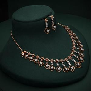 สร้อยคอทองคำแท้ 18K สีโรสโกลด์ ประดับเพชรธรรมชาติทรงบริลเลียนต์ รับรองโดย IGI หรูหรา เหมาะสำหรับทั้งชายและหญิง ชุดเครื่องประดับสำหรับงานแต่งงานและงานปาร์ตี้ ทันสมัย - Product Image 3