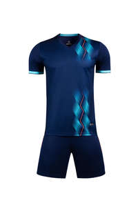 เสื้อกีฬาฤดูร้อนสำหรับผู้ชาย ระบายอากาศได้ดี ผลิตจากโพลีเอสเตอร์ พิมพ์ชื่อได้ ชุดฟุตบอลแห้งเร็ว MOQ ต่ำ - Product Image 6