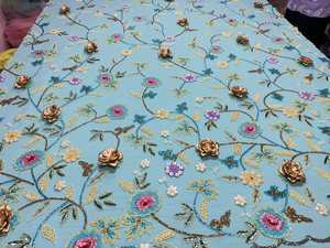Tissu en dentelle de tulle bleu clair de qualité supérieure, brodé à la main avec des fleurs, des perles multicolores et des travaux en zari doré pour robes de mariée - Product Image 2