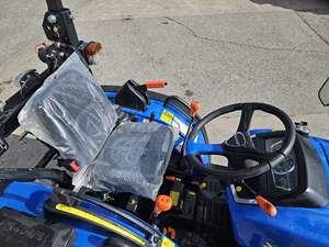 Nouveau tracteur agricole SOLIS 26M SideShift 30 CV 4x4 à transmission par engrenages avec moteur, boîte de vitesses, pompe et roulement haute productivité - Product Image 4