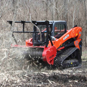 รถตักล้อยาง Kubota รุ่นขายดี พร้อมอุปกรณ์ตัดไม้สำหรับงานป่าไม้ รถแทรกเตอร์ขนาดกะทัดรัดประสิทธิภาพสูงสำหรับงานเคลียร์พื้นที่หนัก - Product Image 1
