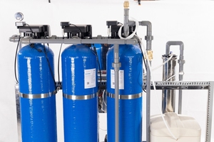 Fabricante personalizado 250LPH RO planta sistema de purificación de agua 220V equipo de tratamiento de agua potable Motor para RO Industrial - Product Image 2