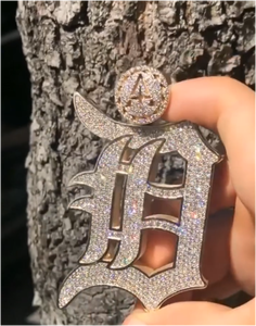 Pendentif et breloque hip-hop haut de gamme personnalisés en moissanite 925 massif, style VVS glacé avec chaîne à maillons - Product Image 5