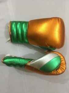 Guantes de Boxeo Profesionales Hechos a Medida en Cuero Vacuno Genuino con Tono Perla Metálico Verde y Dorado - Product Image 4