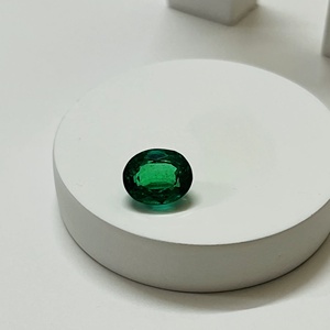 Émeraude ovale naturelle de 4,2 carats, provenant du Zambie, certifiée IGI, de haute qualité, avec une couleur et une clarté exceptionnelles, par Sadiya International - Product Image 1