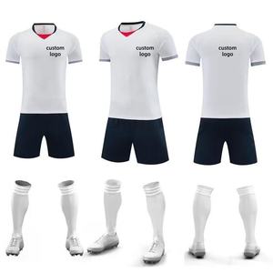 Vêtements de football professionnels, fabricant de tenues de football personnalisées, ensemble maillot et short d'équipe, vêtements de sport légers et durables - Product Image 5