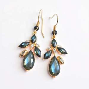 ต่างหูเงินแท้ 925 ประดับลาบราโดไรต์ทรงหยดน้ำ พร้อมพลอยทรงมาร์คีส์ |   ชุบทอง 18K |   รูปทรงลูกแพร์มาร์คีส์ |   เครื่องประดับขนาด 5 นิ้ว - Product Image 6