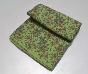 Tissu en coton imprimé à la main indien, motif floral vert, léger, textile naturel pour vêtements, ameublement et bien plus encore. - Product Image 2